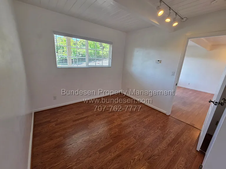 104 Kent St — Photo 6