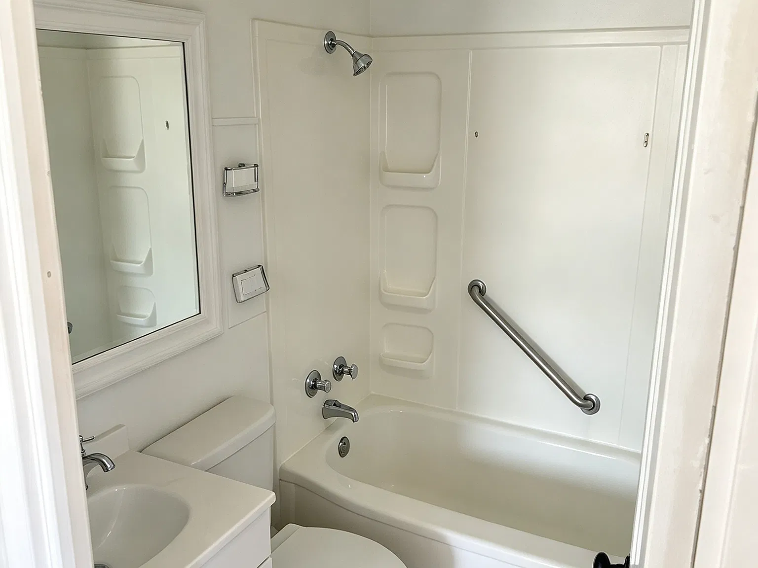 3 bed, 1.5 bath, 1254 sqft, $1,295 — Photo 3