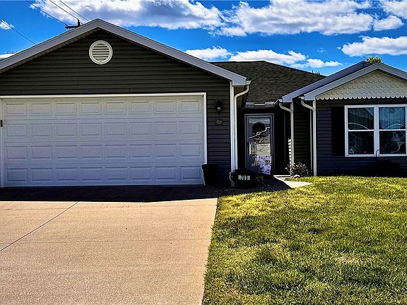 2nd image of 703 Oak Tree Ln