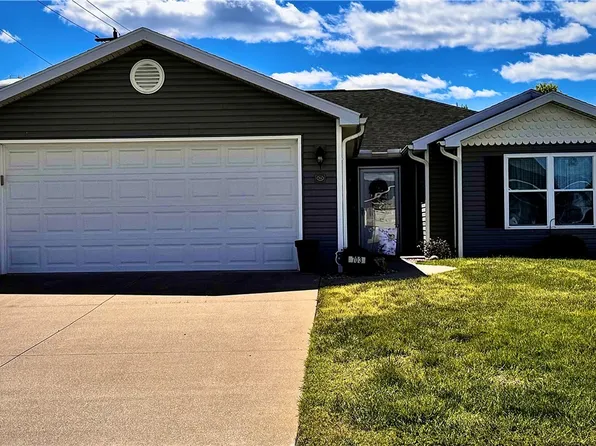 703 Oak Tree Ln, Belpre, OH 45714
