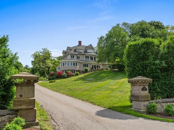 756 Jerusalem Rd APT 2, Cohasset, MA 02025