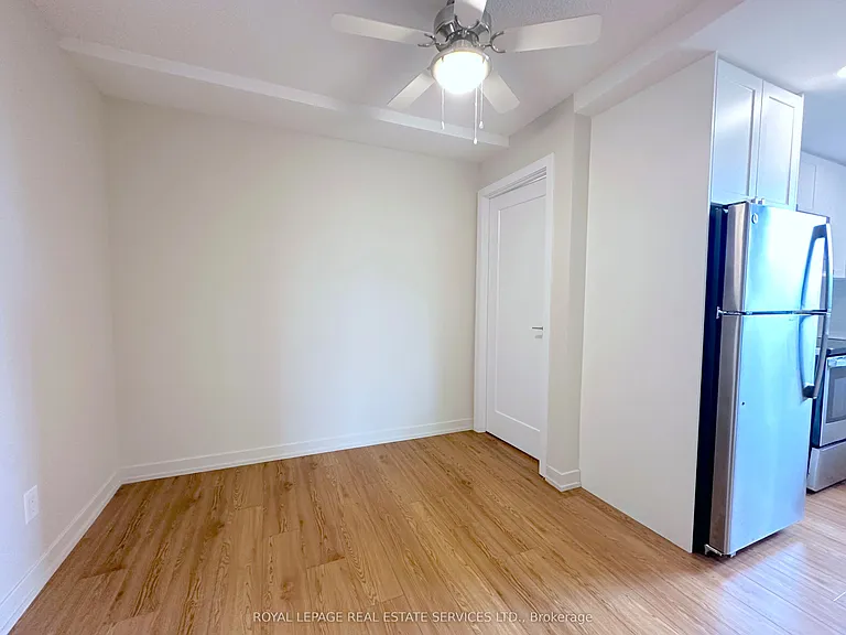 165 La Rose Ave #301 — Photo 5