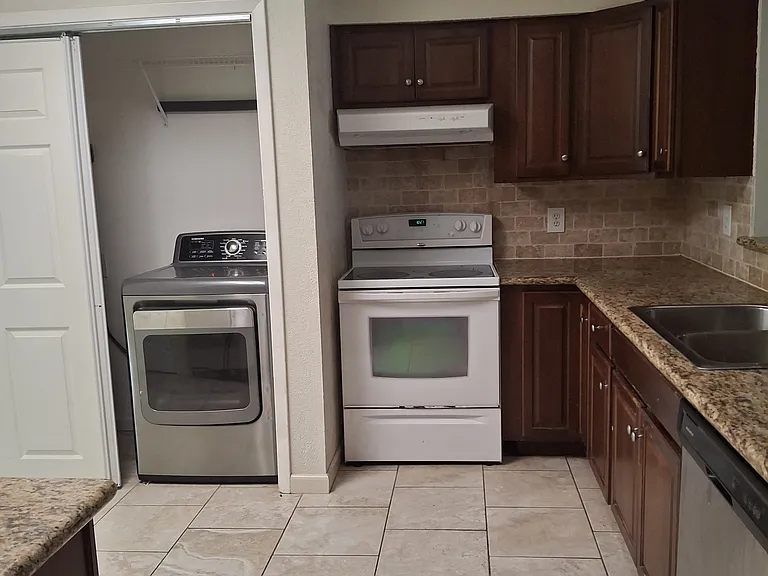 16943 Nicole Ln — Photo 7