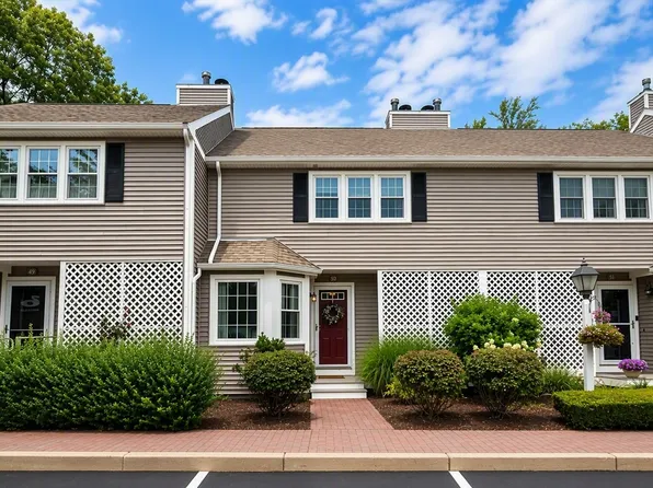 1559 Bay St APT 50, Taunton, MA 02780