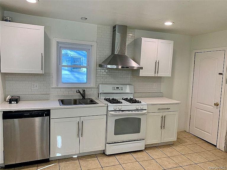 2nd image of 2431 Monhagen Ave