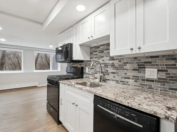 1033 Bluff Ave E, Shakopee, MN 55379