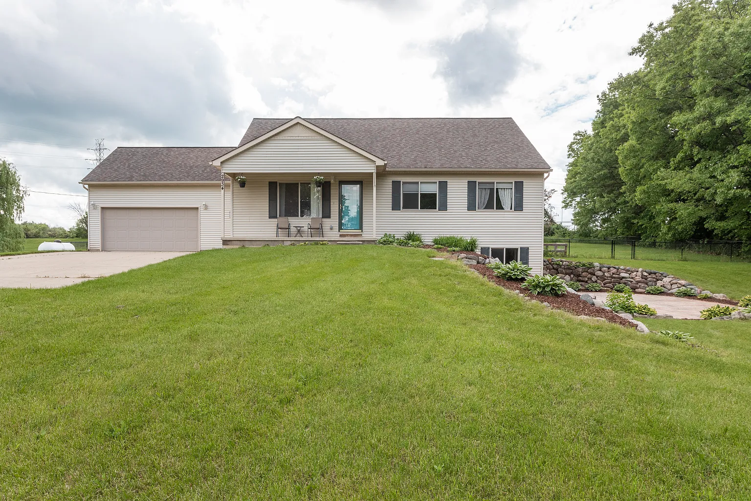 2934 Pingree Rd photo 1