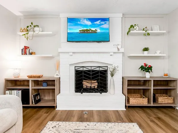 8404 E 166th St, Belton, MO 64012