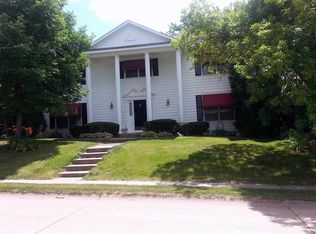 20 Velie Dr, Moline, IL 61265