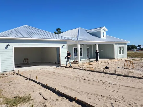 1689 Saint Georges Ct, Carrabelle, FL 32328