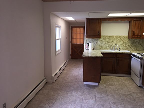 5th image of 63 Townsend Ave
