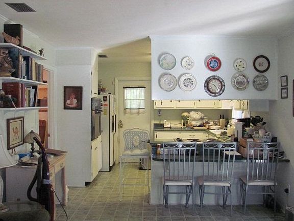 4th image of 3252 Lakeside Dr