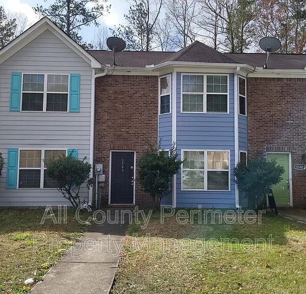 5543 Pineridge Ct — Photo 1