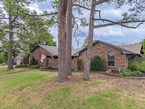 2nd image of 2702 Tracey St
