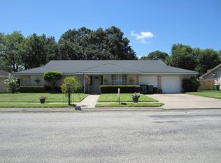 306 Yorkshire Ln, Victoria, TX 77904