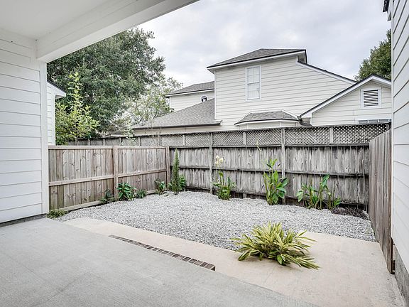 3rd image of 106 Appleoak Ave #A