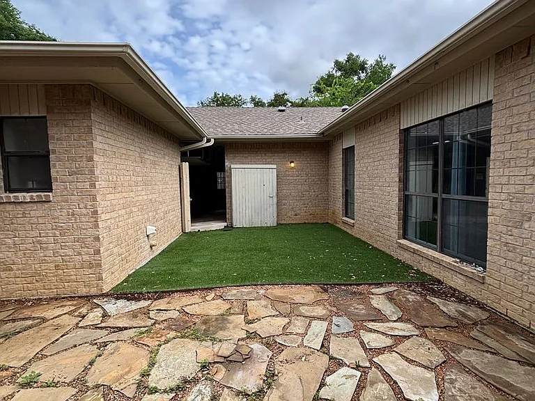 5026 Bellaire Dr S — Photo 43