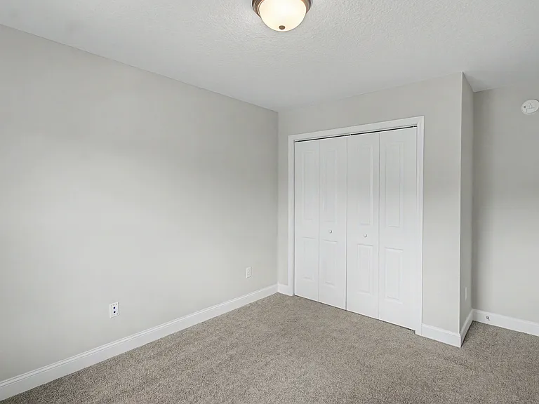 547 Fairview Cir — Photo 16