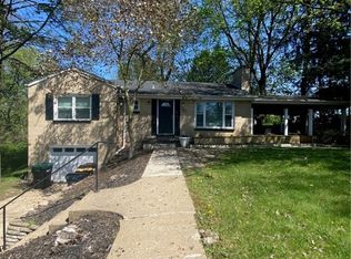 390 Southridge Dr, Pittsburgh, PA 15241