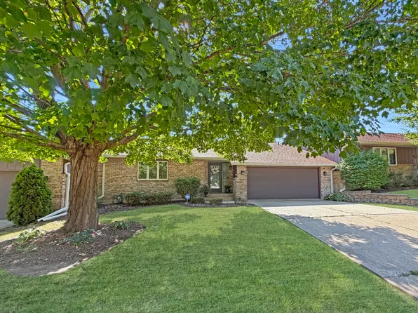 550 N Sierra Dr #15, Freeport, IL 61032