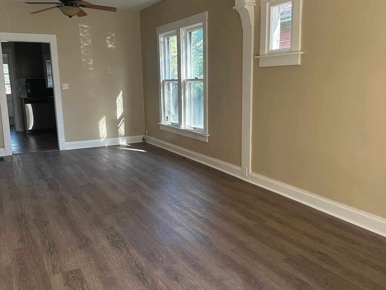 2 bed, 828 sqft, $2,400 — Photo 3