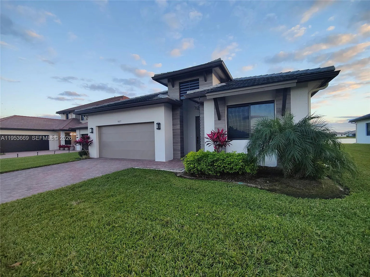 4 bed, 2.5 bath, $3,000 — Photo 2