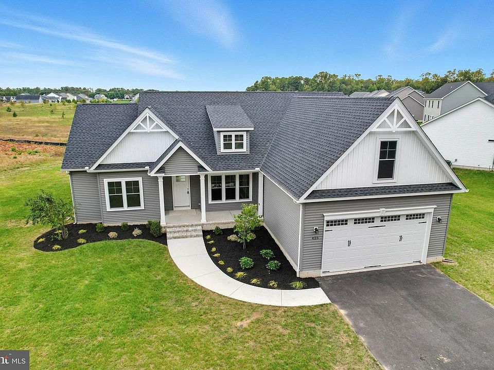 1st image of 425 Greenbrook Dr