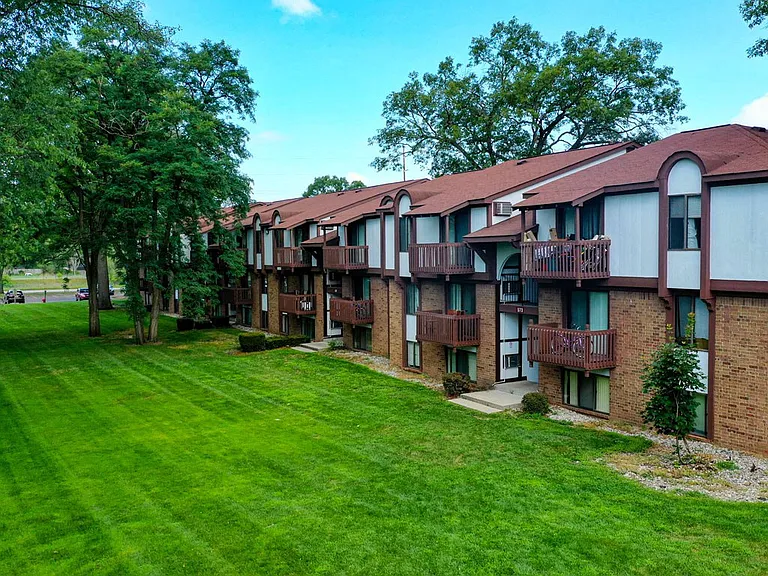 Glen Oaks Apartments — Photo 20