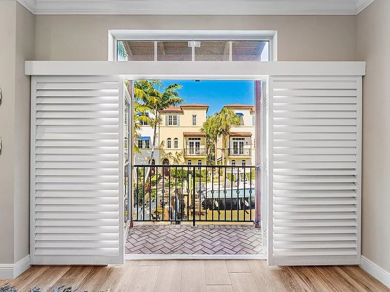 813 Estancia Way — Photo 18