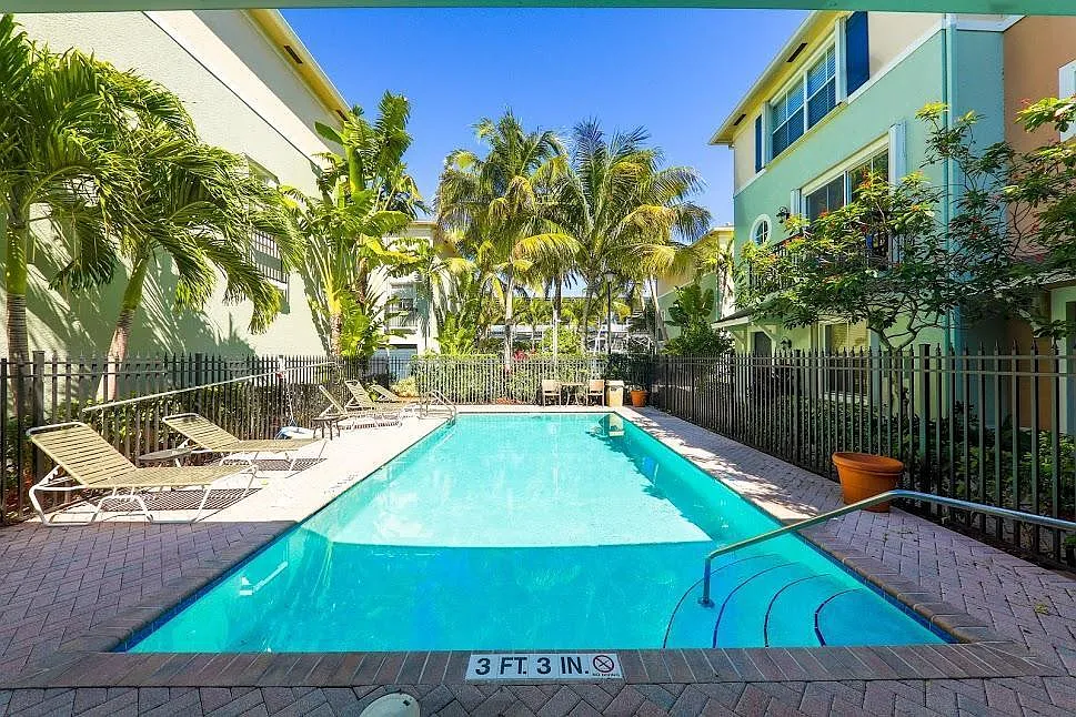 2 bed, 2.5 bath, 1820 sqft, $3,850 — Photo 3