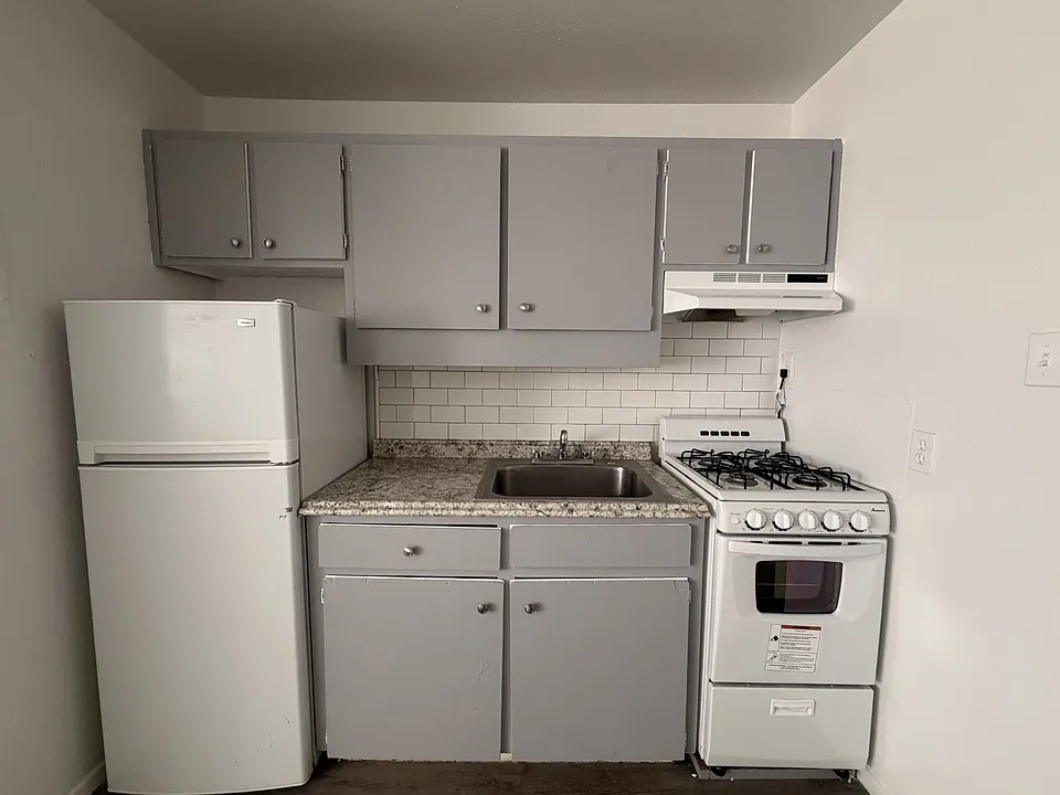 1515 Copper Ave NE - Studio Steps from UNM w/ Utilities Included