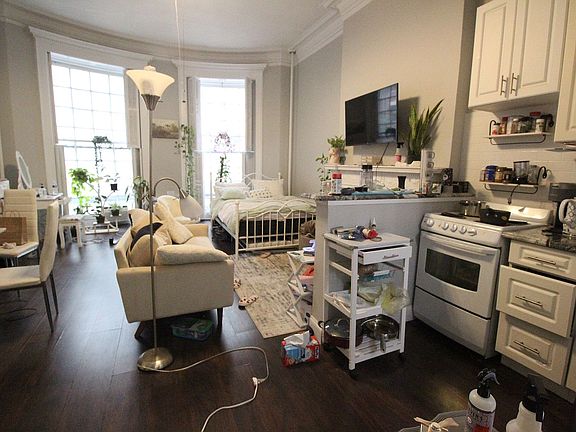 2nd image of 260 W 91st St #2B