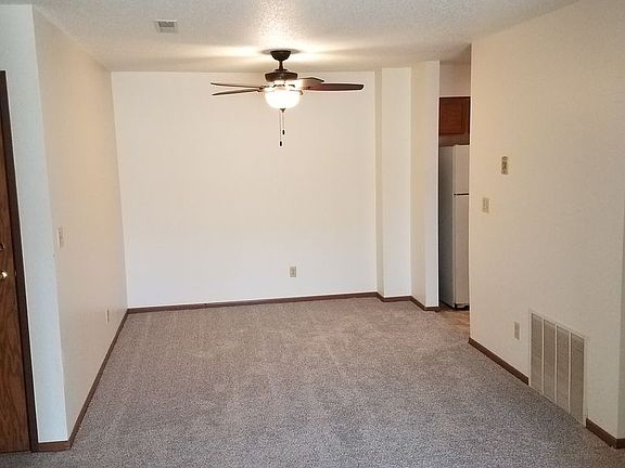 4th image of 1000-1054 W Side Dr #106