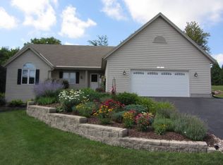 W230N7163 Canyon Meadows Ct, Sussex, WI