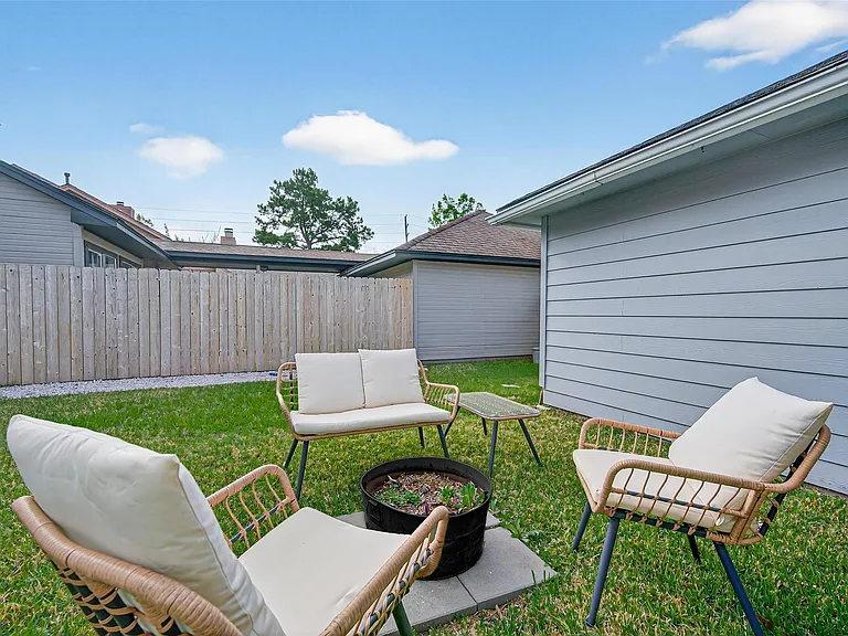 6635 Queensclub Dr — Photo 44