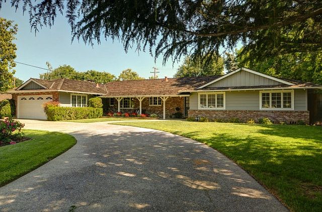 1st image of 20221 Chateau Dr