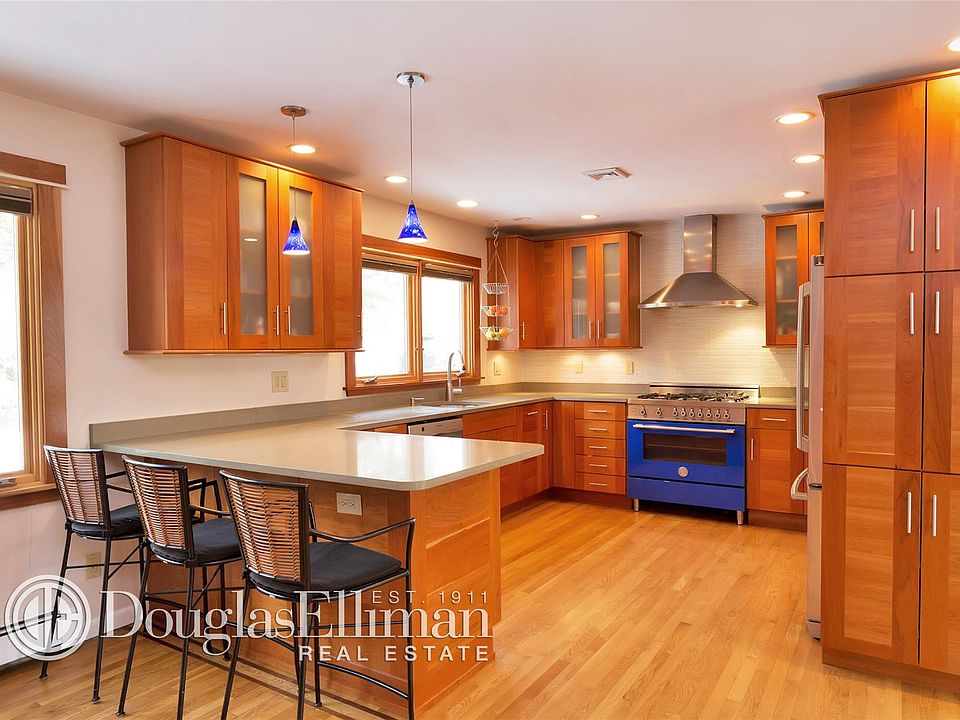 1st image of 62 Circle Dr
