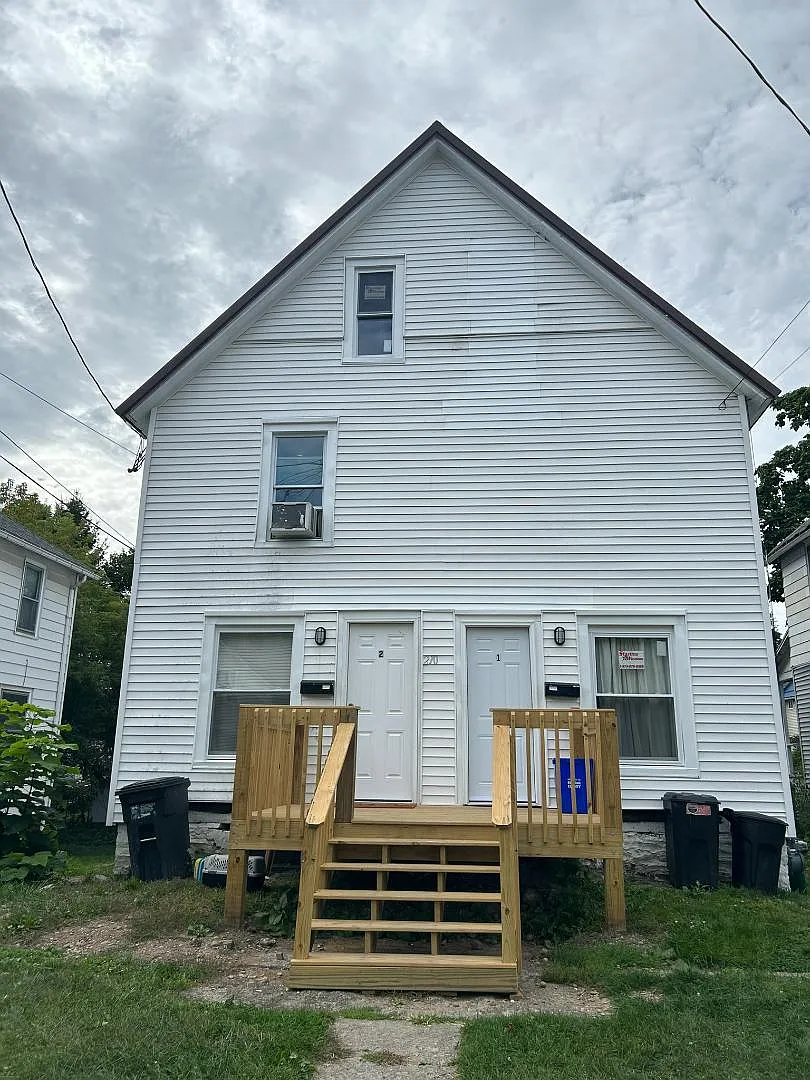 210 Baldwin St - left side unit — Photo 4