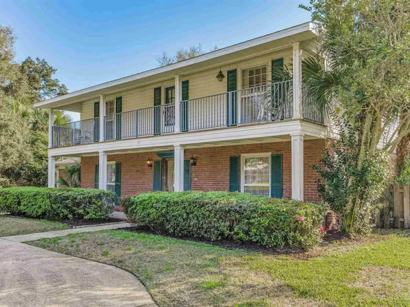 211 Pinetree Dr, Gulf Breeze, FL 32561