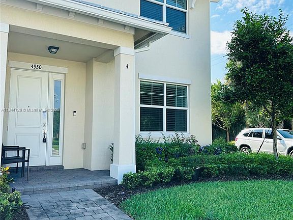 2nd image of 4950 Eucalyptus Dr Unit 4