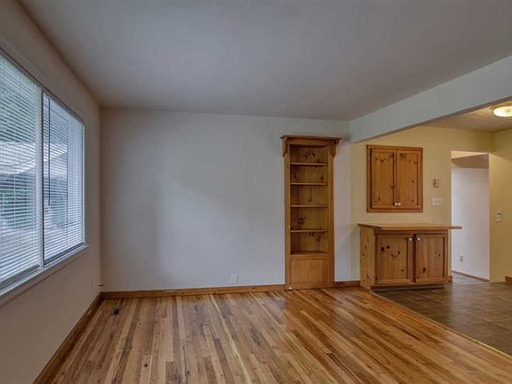 4th image of 312 W Holland Ave
