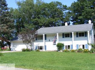 907 Raeburn Rd, Eaton Rapids, MI 48827