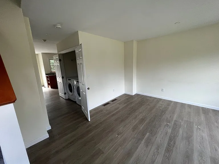 CENTERVILLE ASSOCIATES INC. - HOLLY HILL APARTMENTS — Photo 7