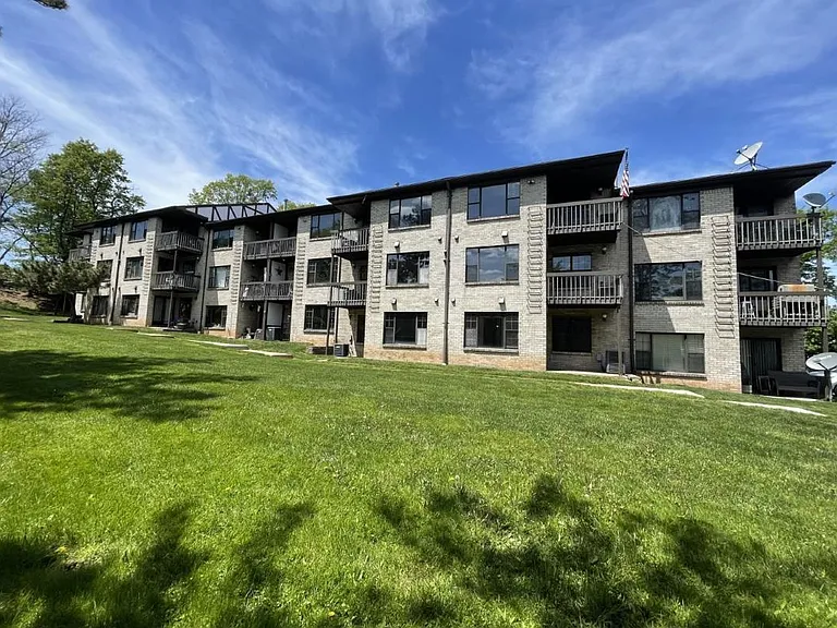 Sleepy Hollow Garden Apartments — Photo 5