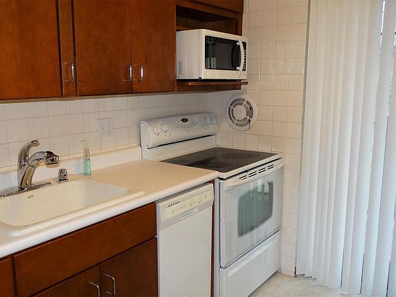 5th image of 7916 Camelot Ln APT 1