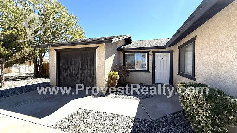 3 bed, 2.0 bath, 1000 sqft, $1,600 — Photo 2