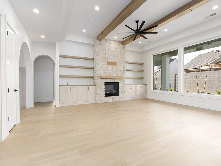 345 E Sidbury Rd — Photo 7