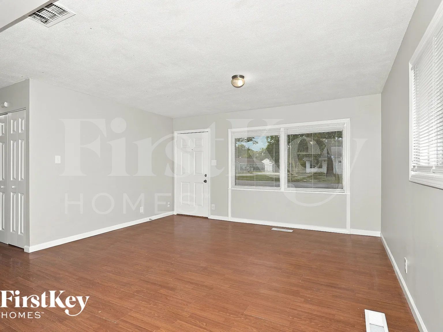 3 bed, 1.5 bath, 1222 sqft, $1,445 — Photo 2