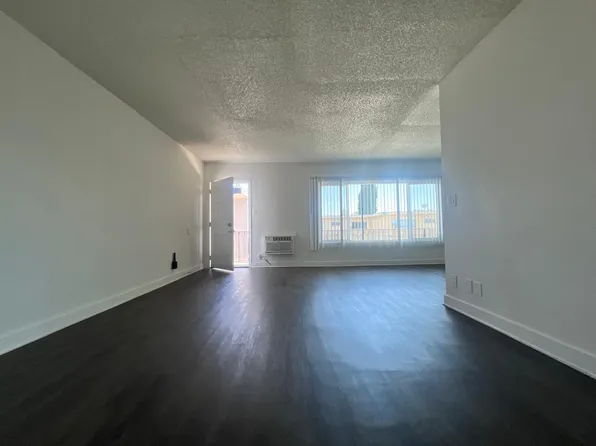 9016 Orion Ave #Y17, North Hills, CA 91343