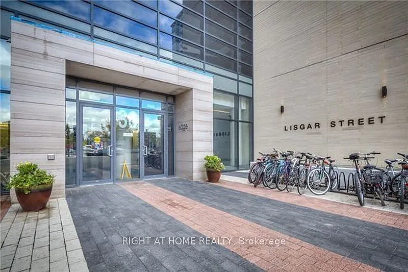 Building Photo - 36 Lisgar St #831W